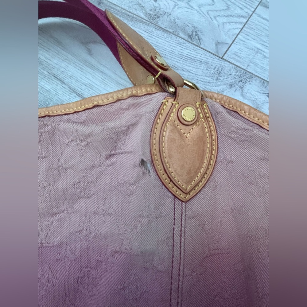 LOUIS VUITTON Rouge Fauvist Denim Sunbeam Monogram Hobo Bag Limited Edition 2010 - Picture 11 of 15